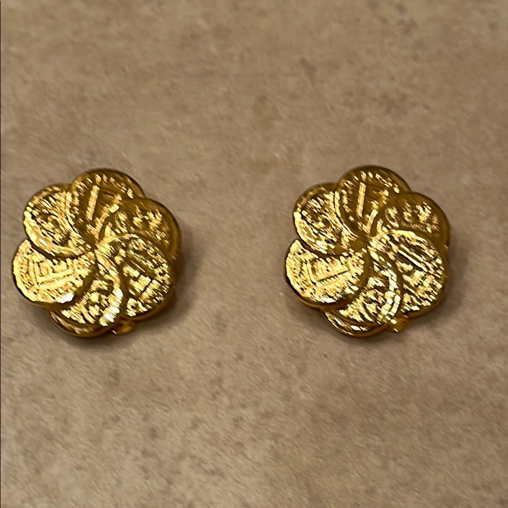 Elegant Gold Floral Earrings with Fendi logo